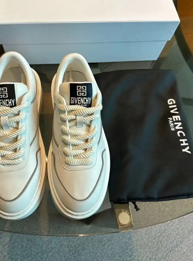 hype Givenchy Sneakers