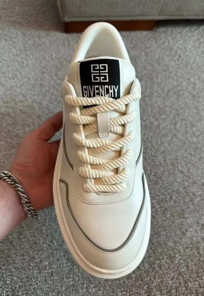 hype Givenchy Sneakers