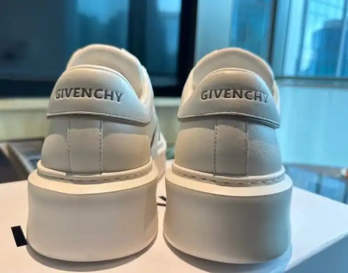 hype Givenchy Sneakers