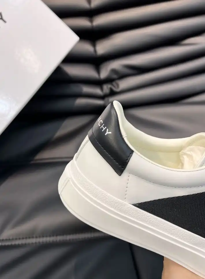 hype Givenchy Sneakers