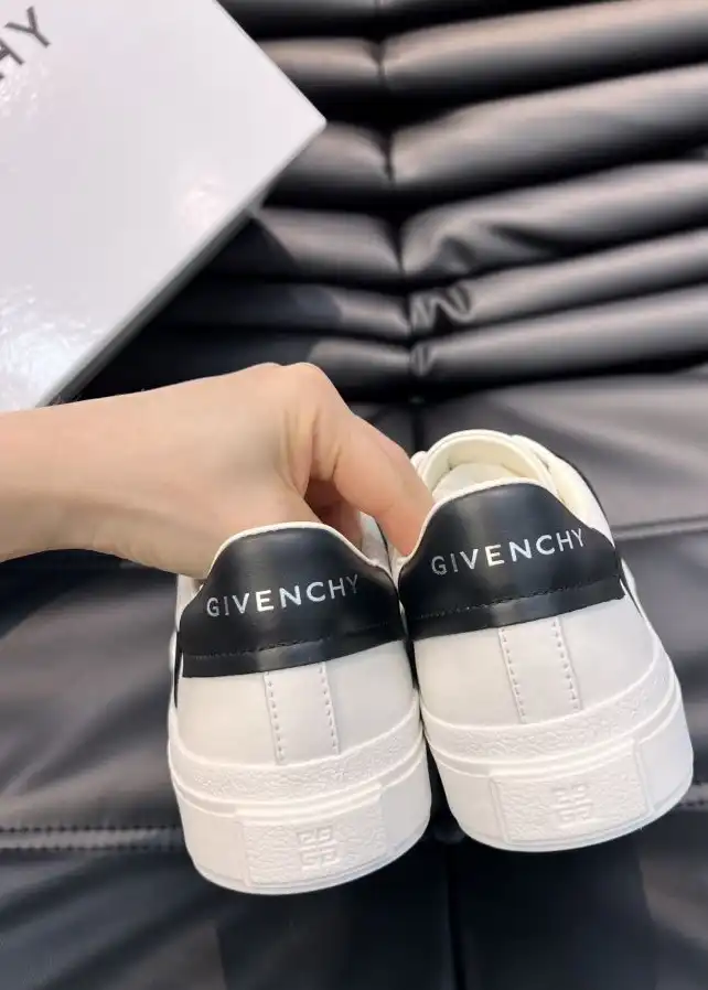 hype Givenchy Sneakers