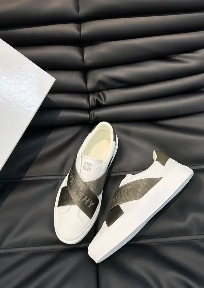 hype Givenchy Sneakers