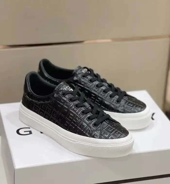 hype Givenchy Sneakers