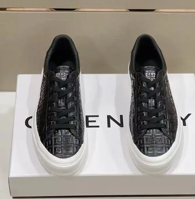 hype Givenchy Sneakers