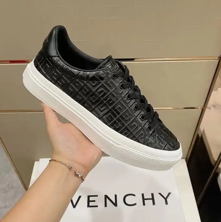 hype Givenchy Sneakers