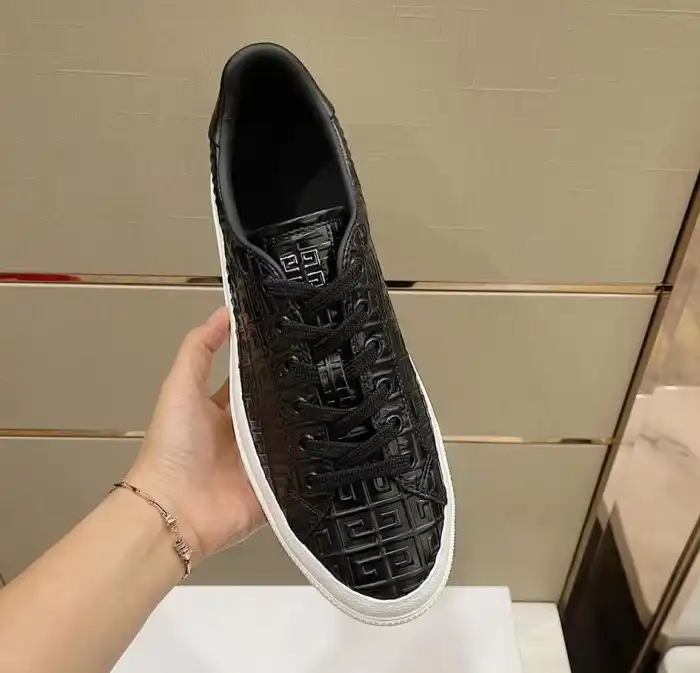 hype Givenchy Sneakers