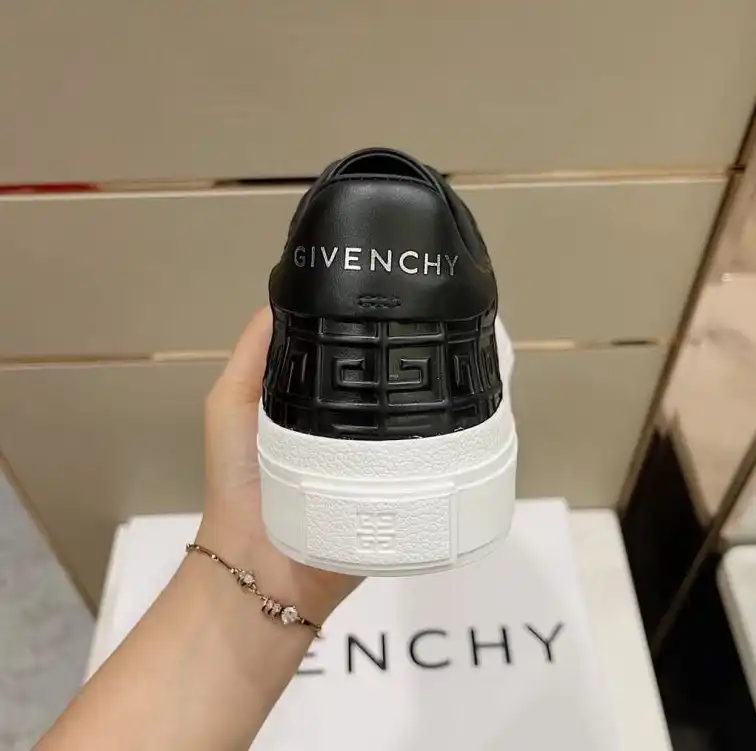 hype Givenchy Sneakers