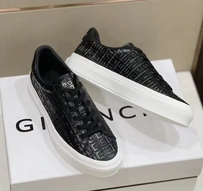 hype Givenchy Sneakers