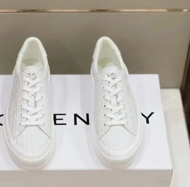 hype Givenchy Sneakers