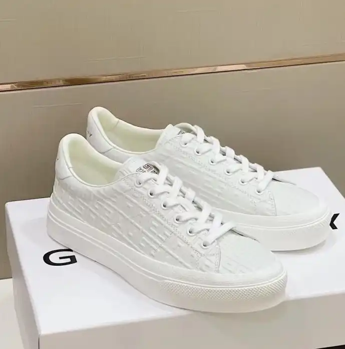 hype Givenchy Sneakers