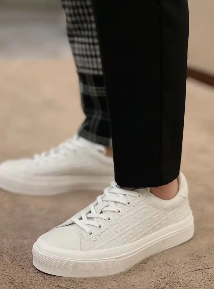 hype Givenchy Sneakers