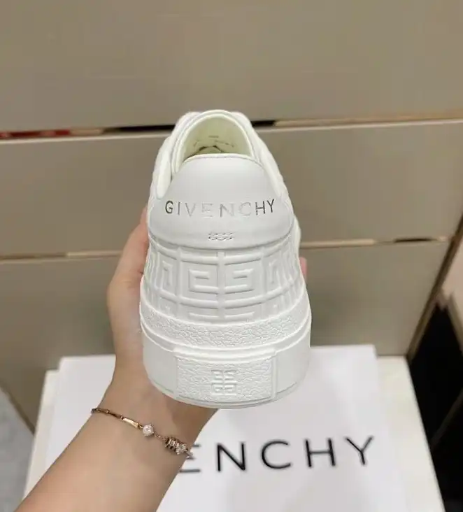 hype Givenchy Sneakers