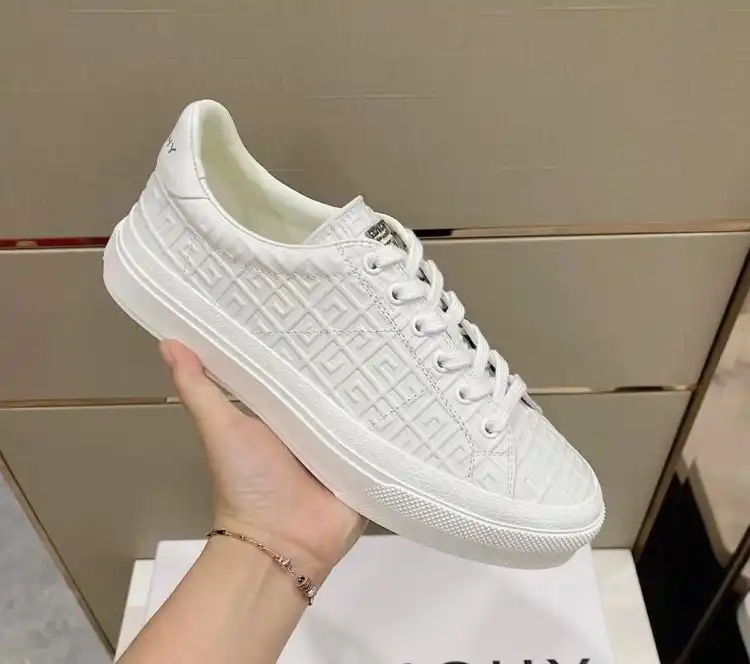 hype Givenchy Sneakers