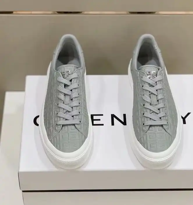 hype Givenchy Sneakers