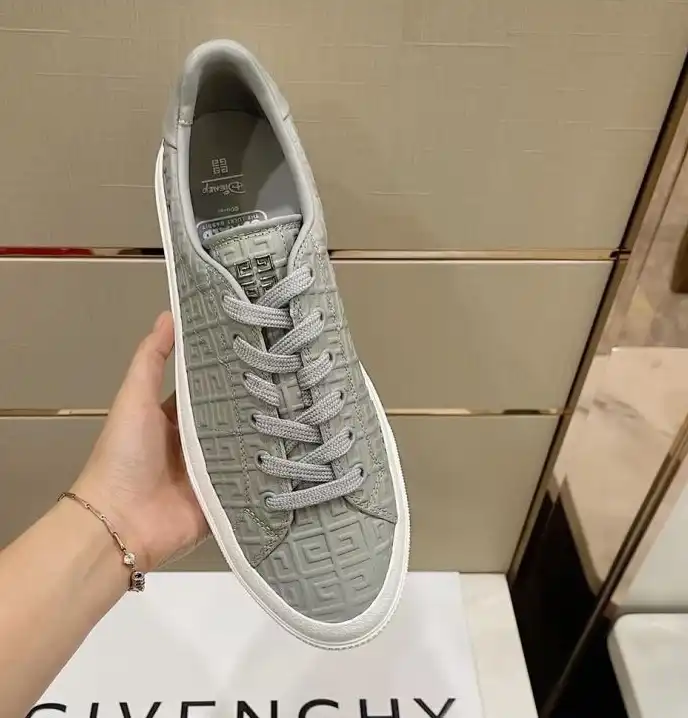 hype Givenchy Sneakers