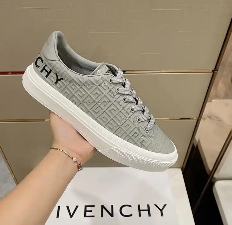 hype Givenchy Sneakers