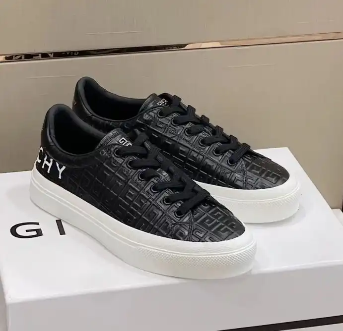 hype Givenchy Sneakers