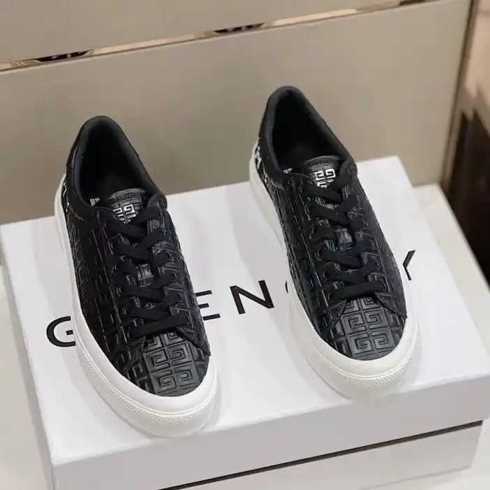 hype Givenchy Sneakers