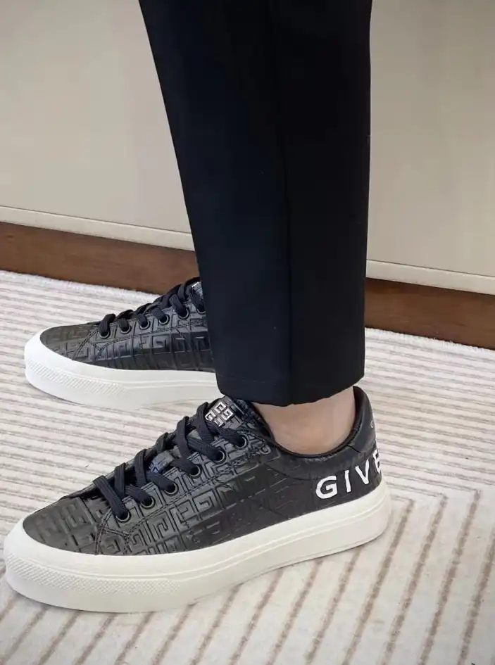 hype Givenchy Sneakers