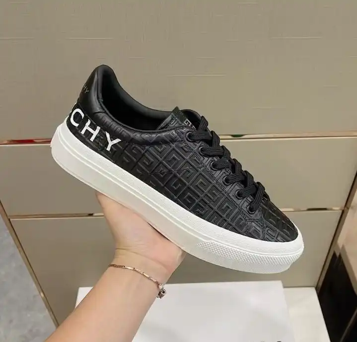 hype Givenchy Sneakers