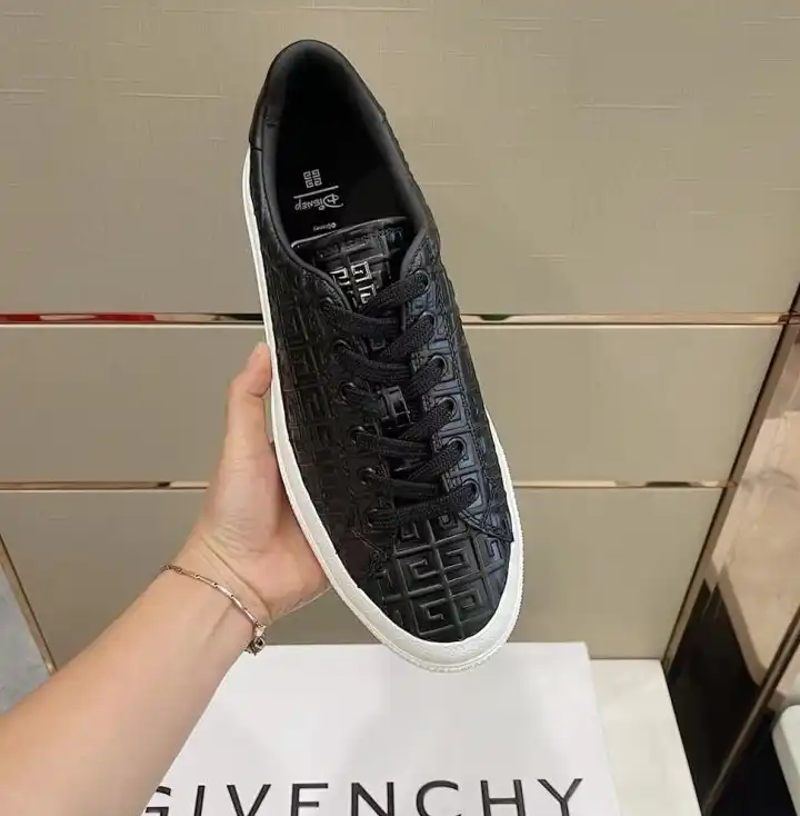 hype Givenchy Sneakers