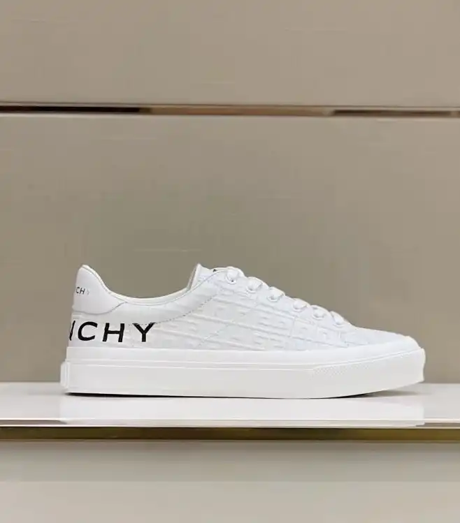 hype Givenchy Sneakers