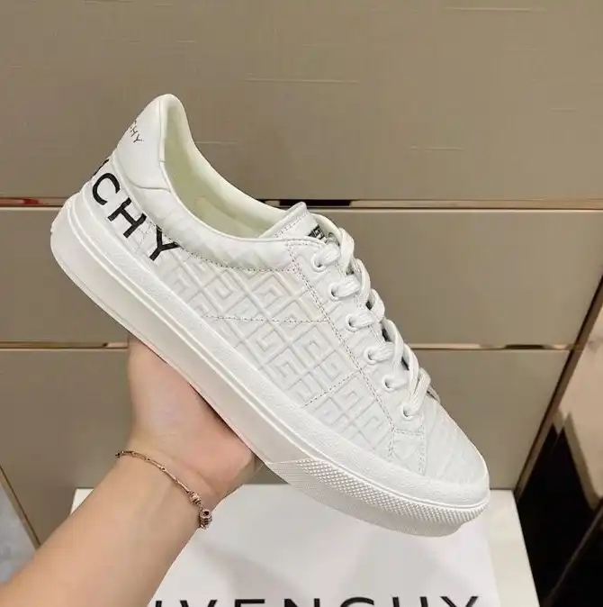 hype Givenchy Sneakers