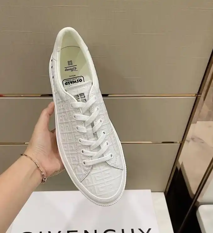 hype Givenchy Sneakers