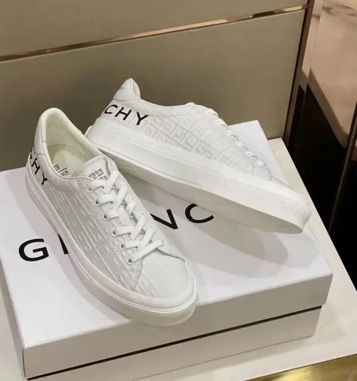 hype Givenchy Sneakers