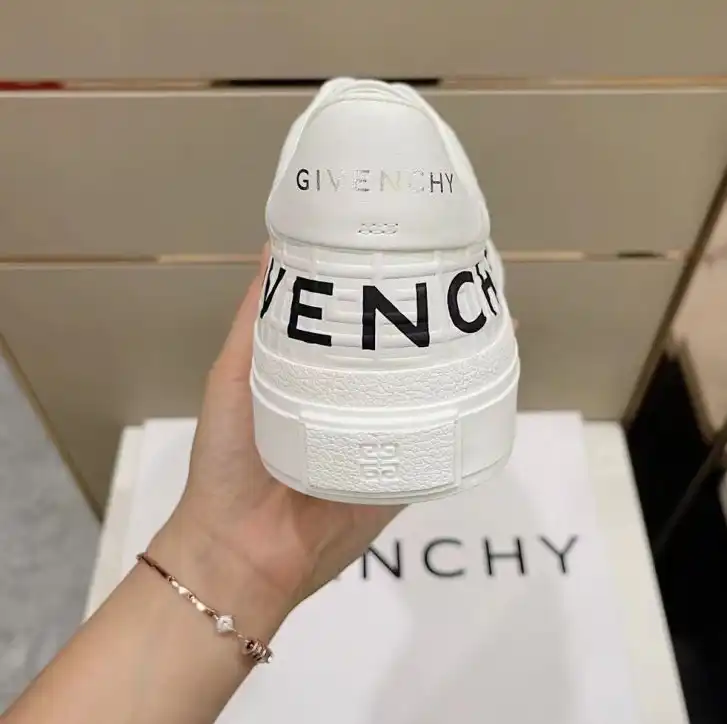 hype Givenchy Sneakers