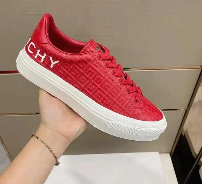 hype Givenchy Sneakers