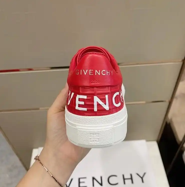 hype Givenchy Sneakers