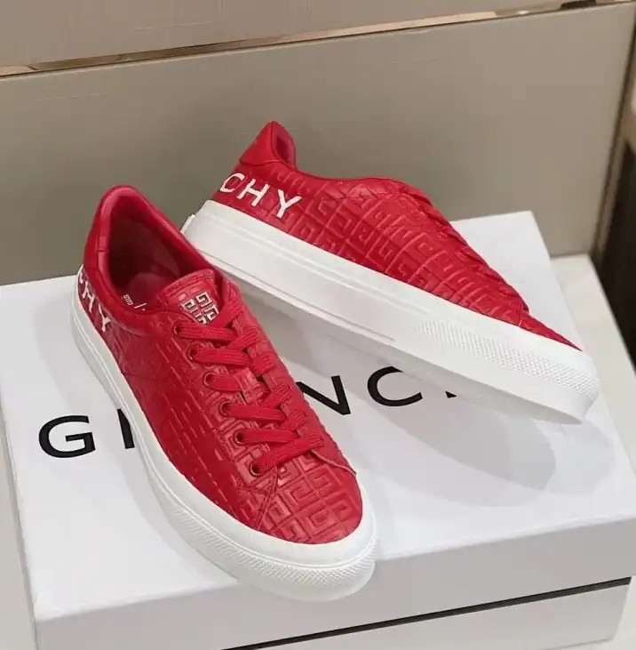 hype Givenchy Sneakers