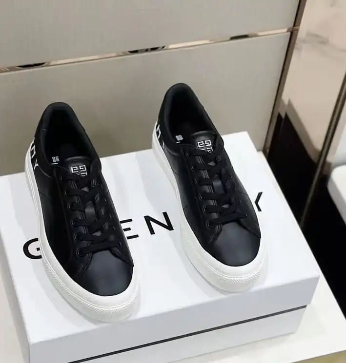 hype Givenchy Sneakers