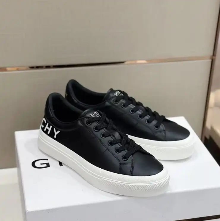 hype Givenchy Sneakers