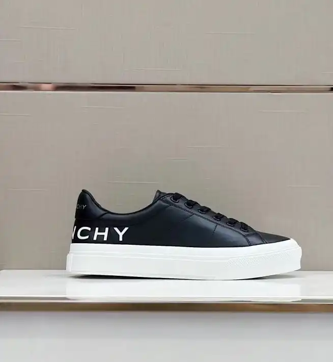 hype Givenchy Sneakers