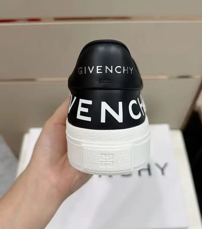 hype Givenchy Sneakers