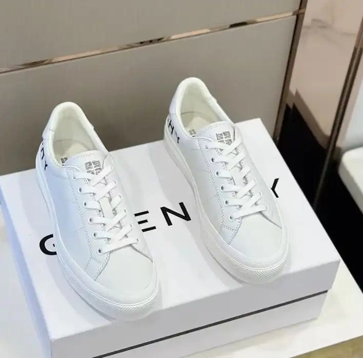 hype Givenchy Sneakers