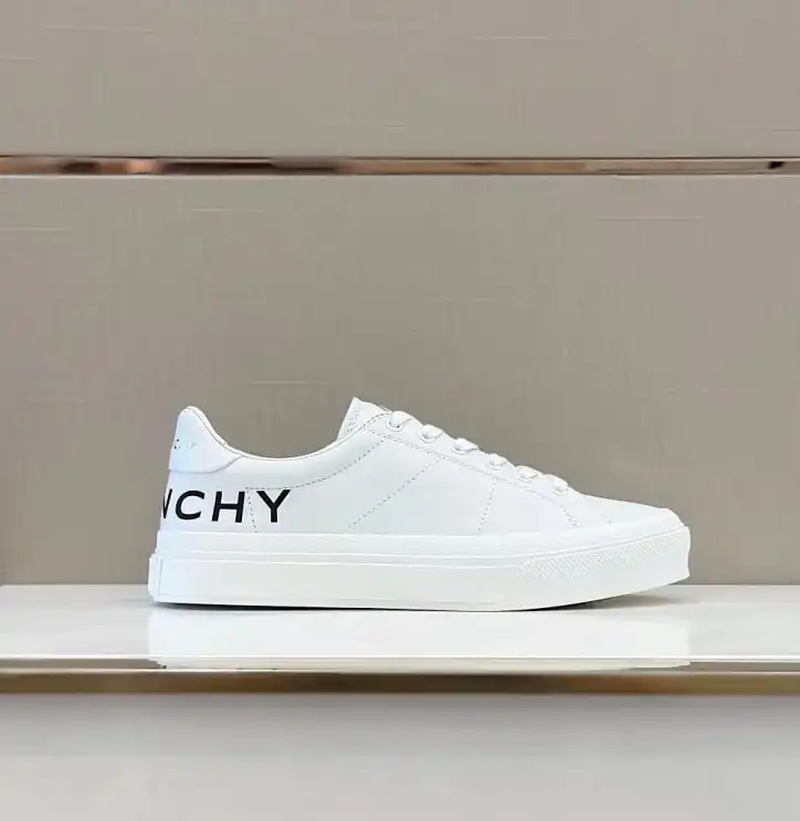 hype Givenchy Sneakers