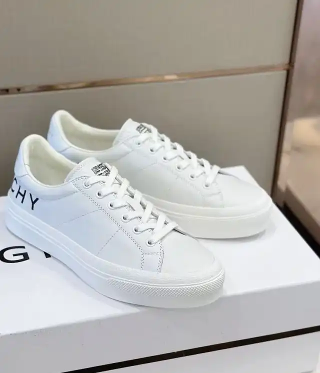 hype Givenchy Sneakers