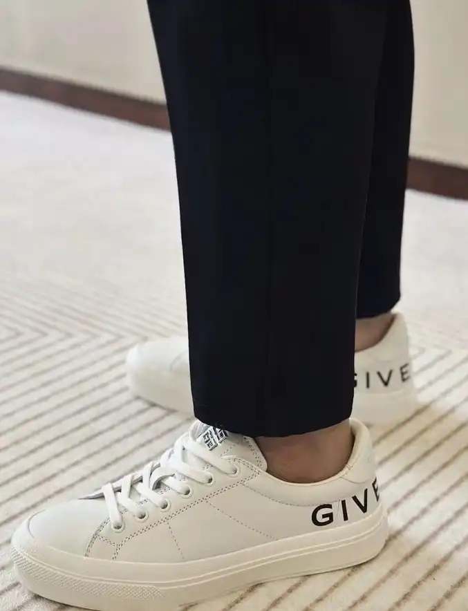 hype Givenchy Sneakers