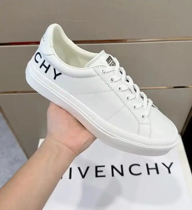 hype Givenchy Sneakers