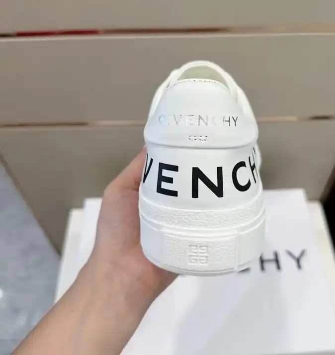 hype Givenchy Sneakers