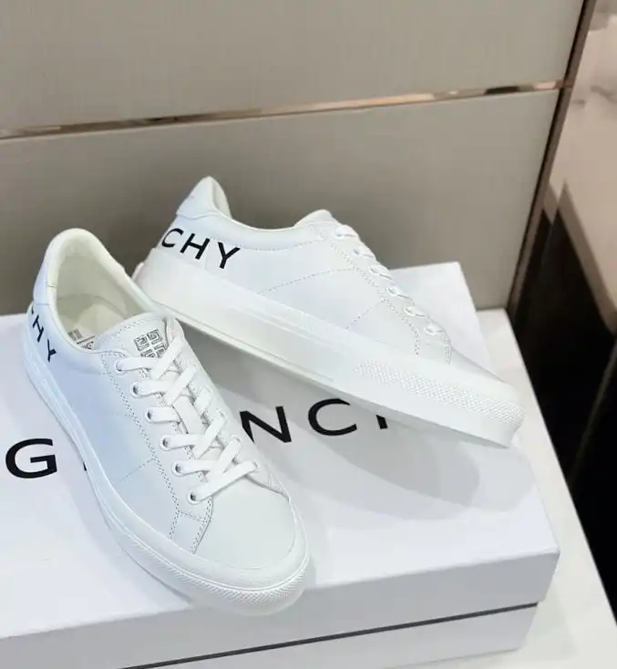 hype Givenchy Sneakers