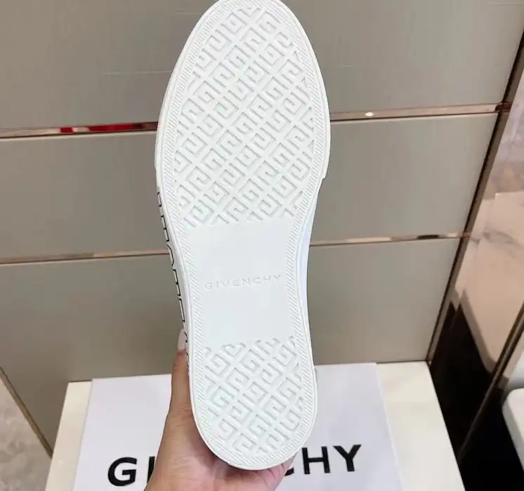 hype Givenchy Sneakers