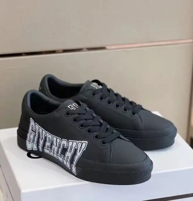 hype Givenchy Sneakers