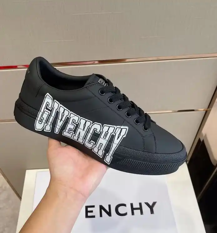 hype Givenchy Sneakers