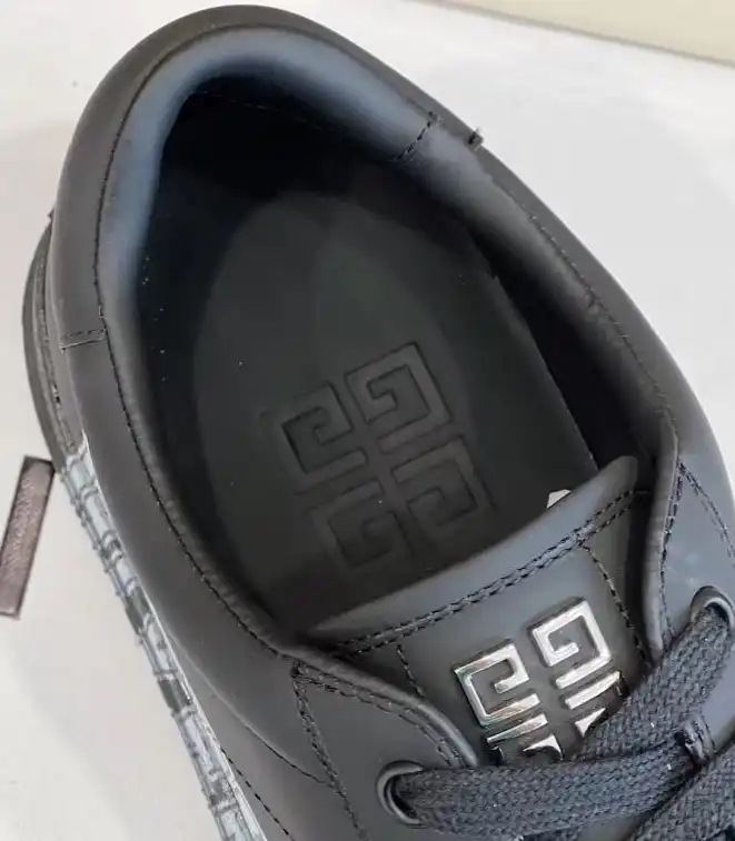 hype Givenchy Sneakers