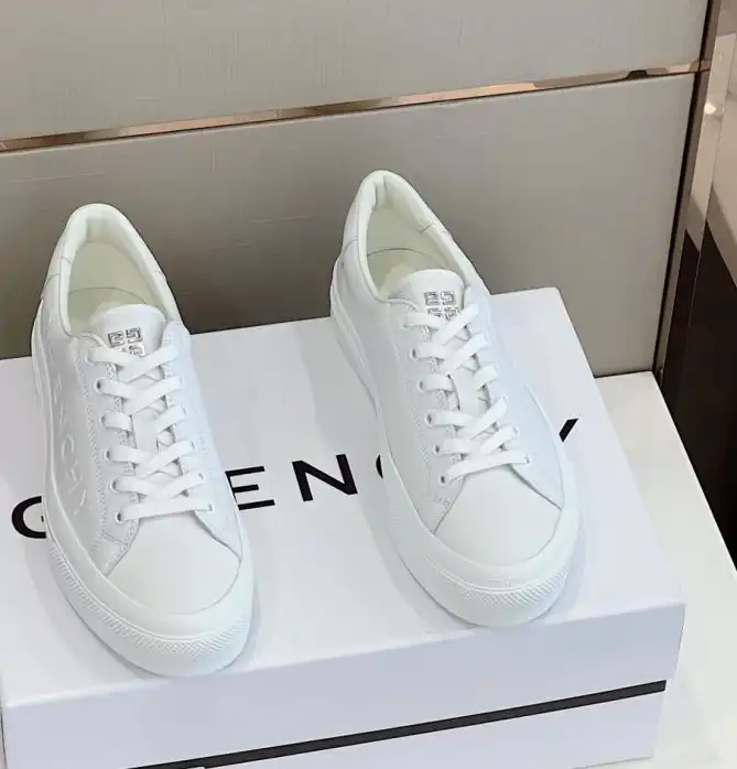 hype Givenchy Sneakers