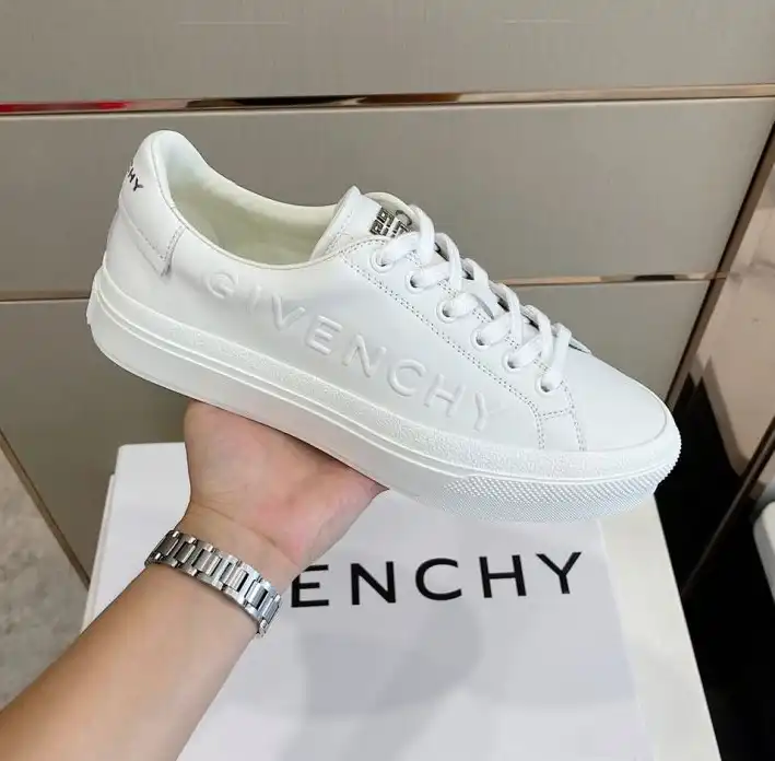 hype Givenchy Sneakers